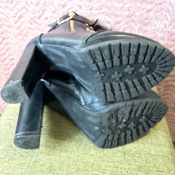 🎉HP!🎉 Black Ankle Boots with Gold Accents “School Girl” Moto Platform Heels - Picture 10 of 12